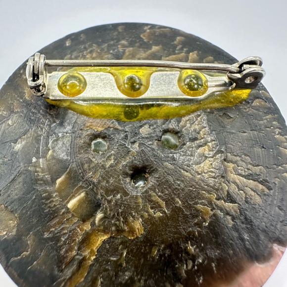 Antique jumbo mother of pearl abalone gold tone round button upcycled brooch pin - Picture 7 of 8